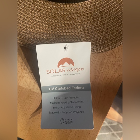 Tan Wide-Brimmed Straw Hat for Sun Protection - Picture 3 of 4